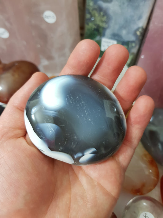 Orca Agate Crystal Palmstone – OAP10