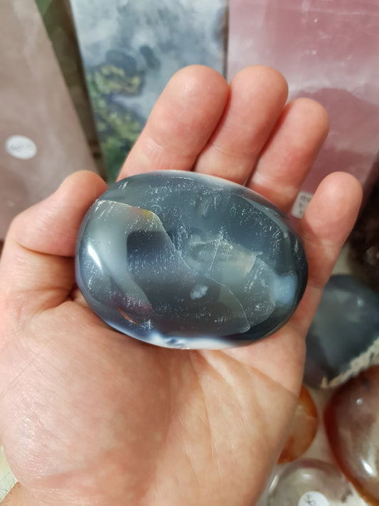 Orca Agate Crystal Palmstone – OAP11