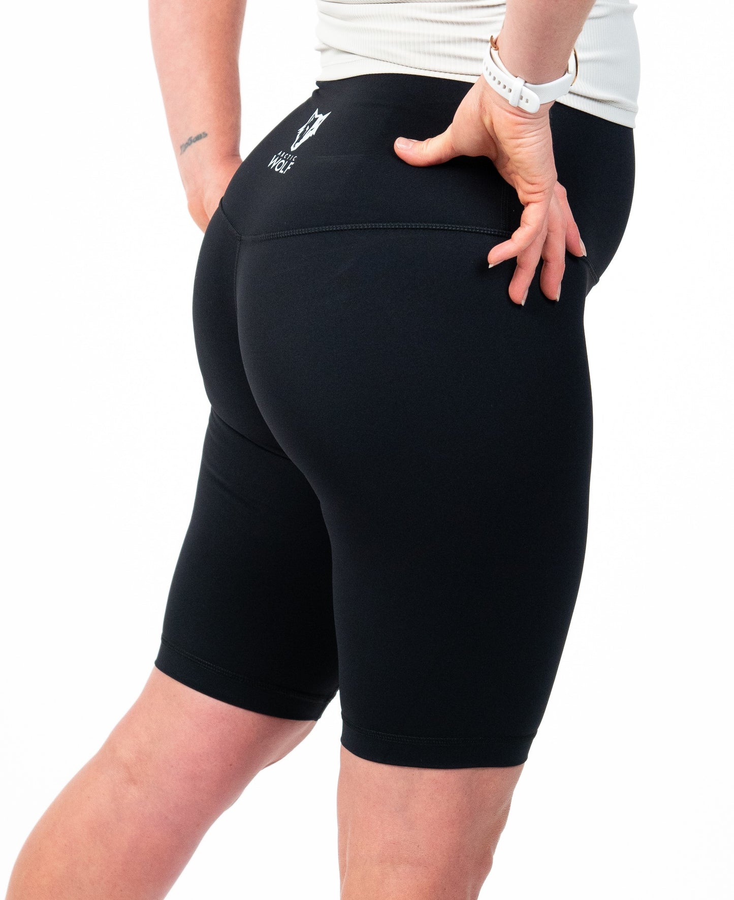 Arctic Wolf Essential Seamless Knee Length Shorts - Black