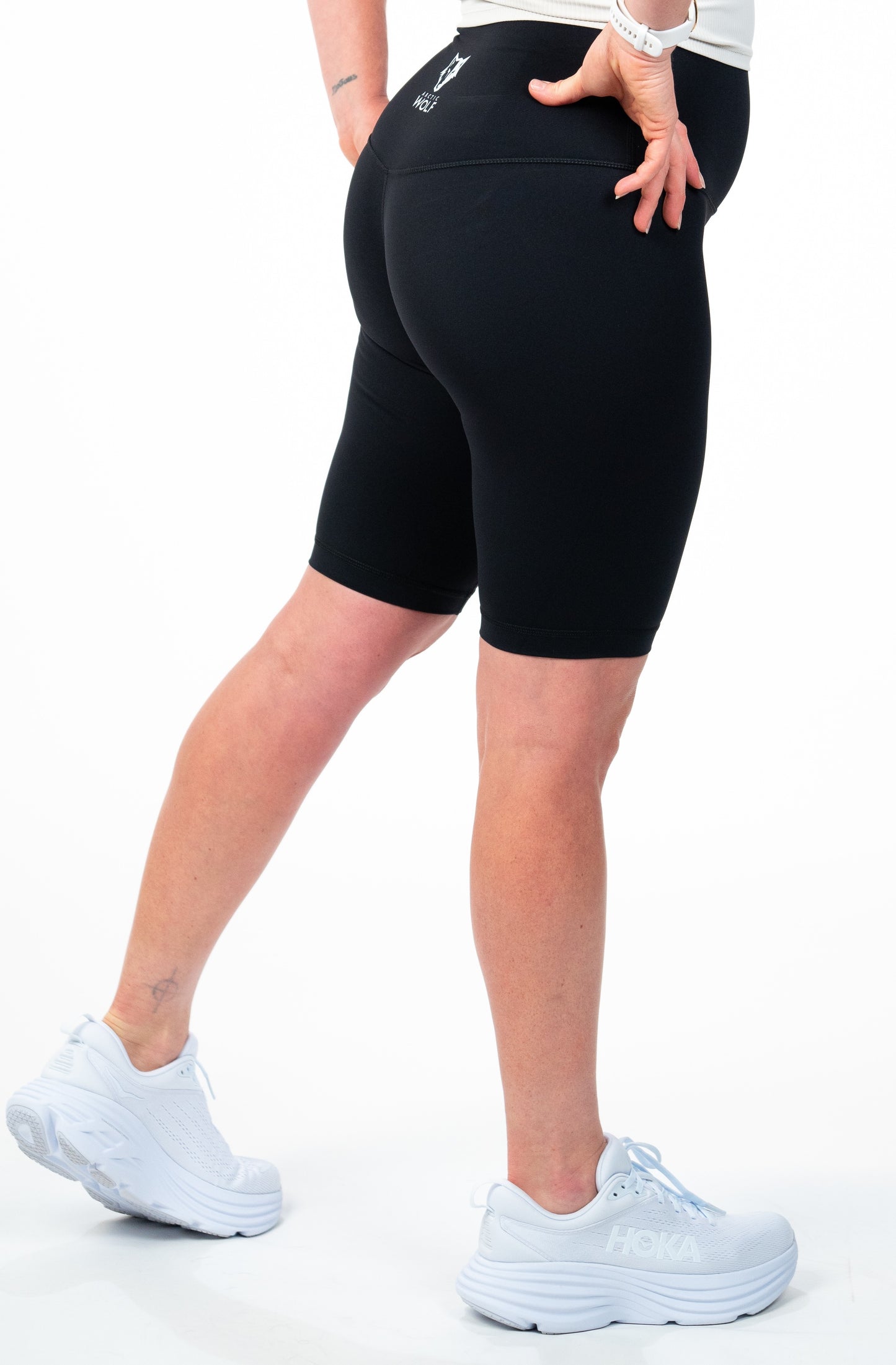 Arctic Wolf Essential Seamless Knee Length Shorts - Black