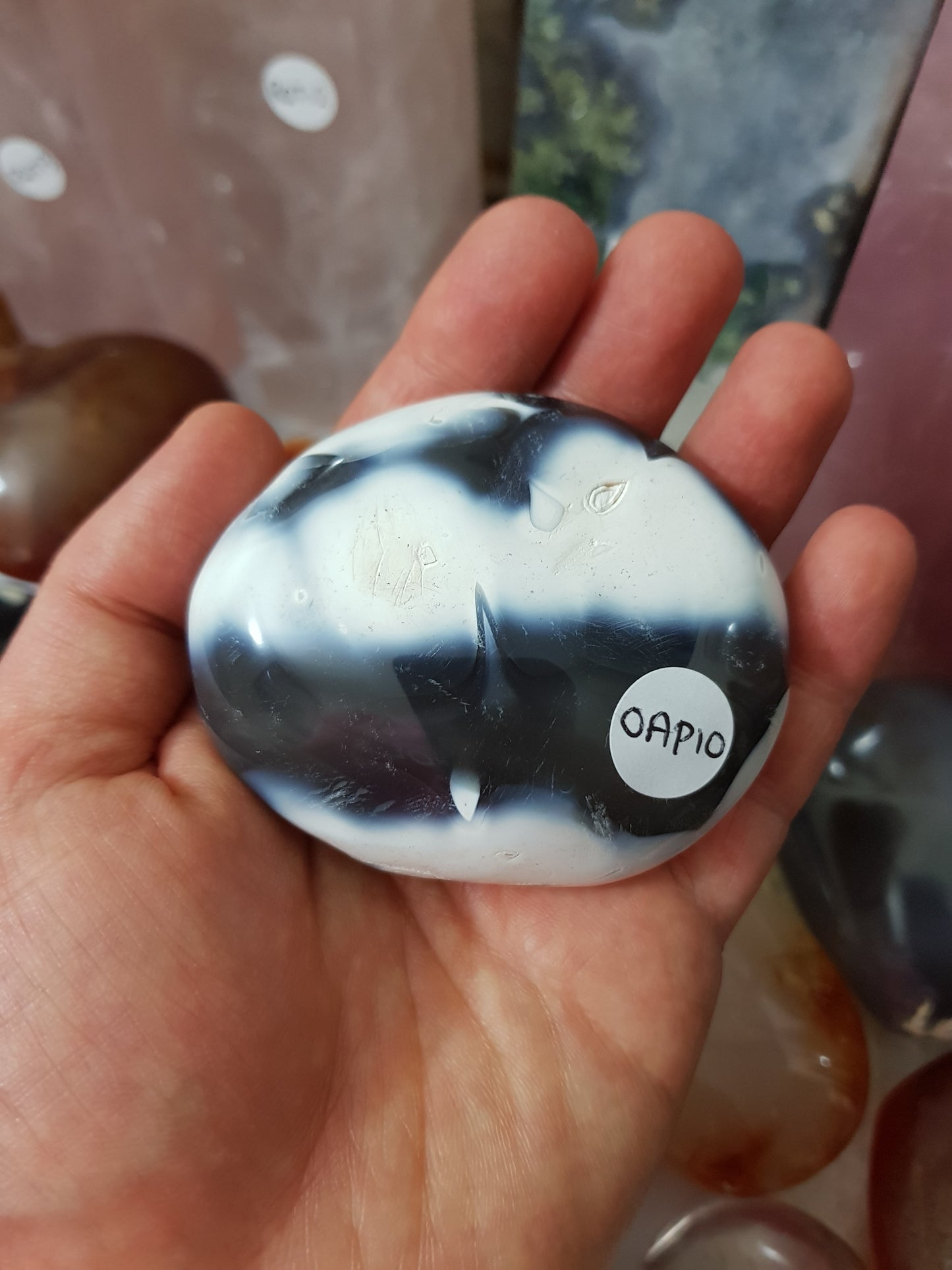 Orca Agate Crystal Palmstone – OAP10