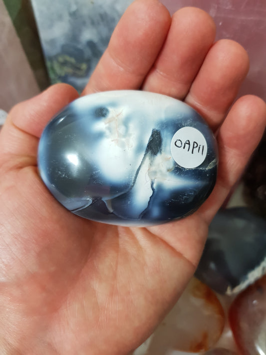 Orca Agate Crystal Palmstone – OAP11