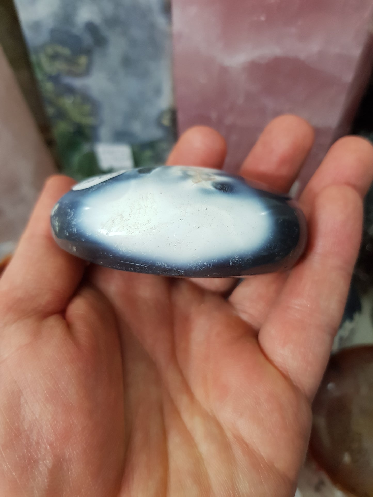 Orca Agate Crystal Palmstone – OAP11