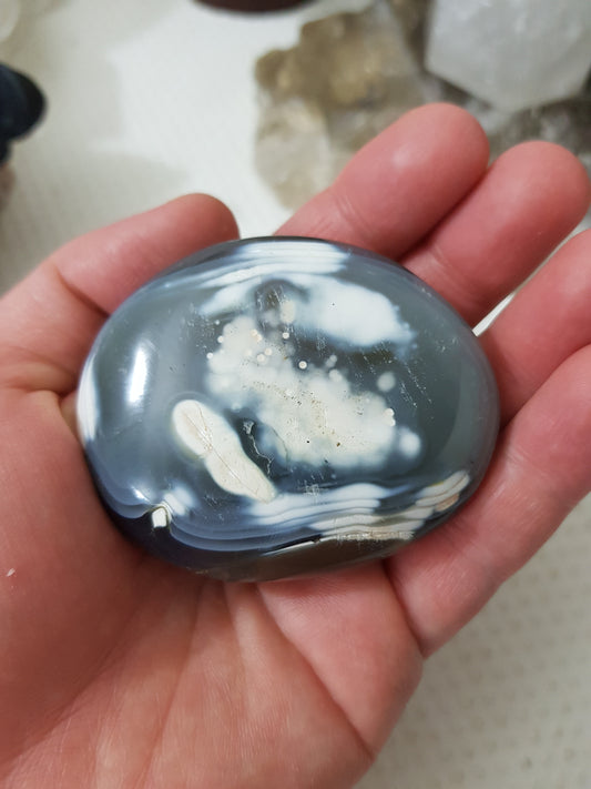 Orca Agate Crystal Palmstone – OAP7