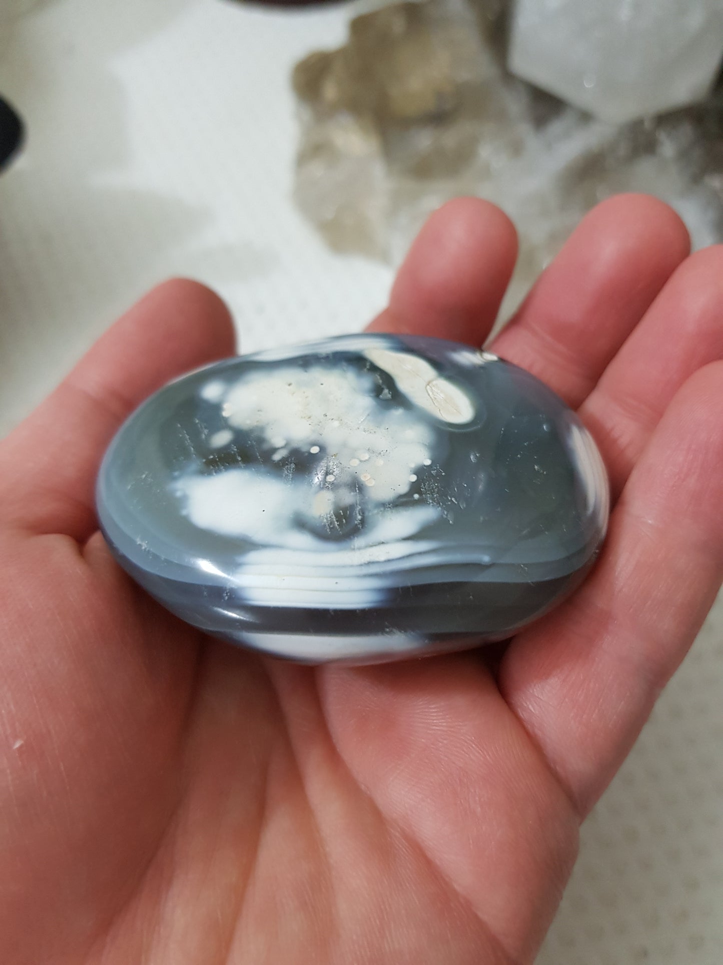 Orca Agate Crystal Palmstone – OAP7